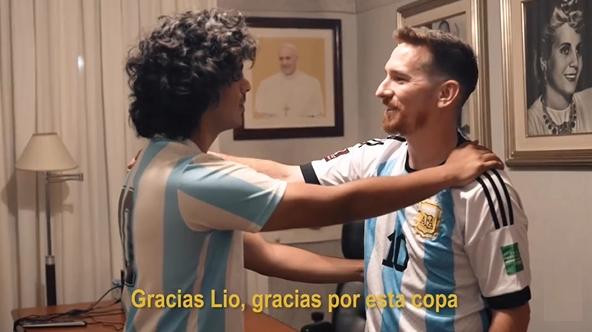 Spot de Messi y Maradona en la intendencia de Merlo. Foto: Captura de Video.