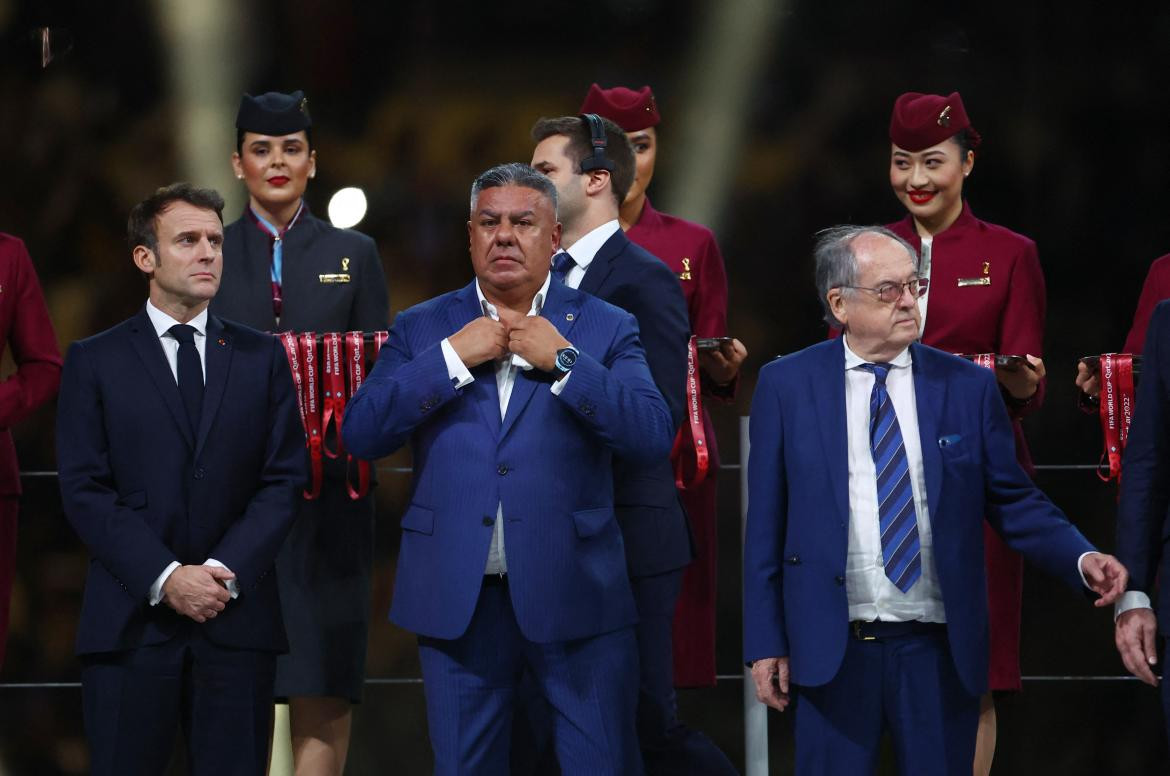 Macron, Chiqui Tapia y Le Graet. Foto: Reuters.
