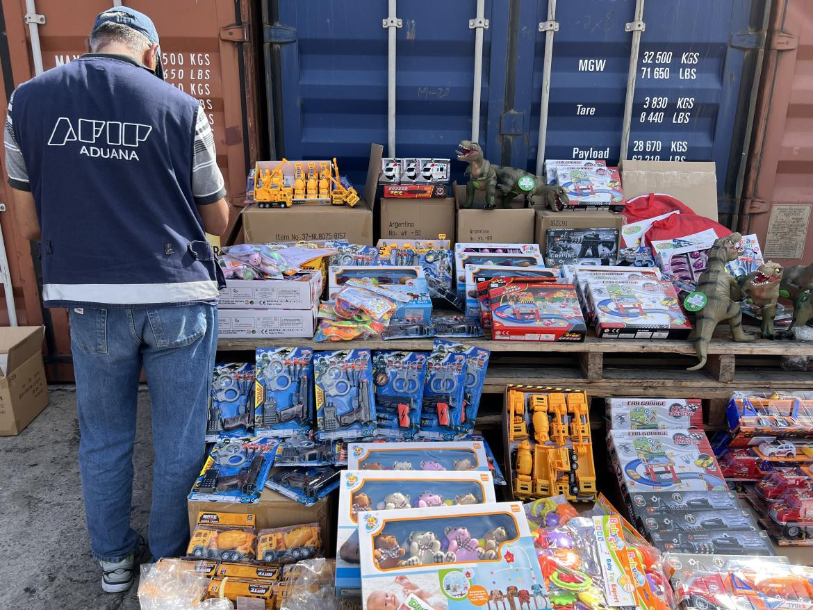 Operativo de Aduana por contrabando de juguetes. Foto: Prensa.