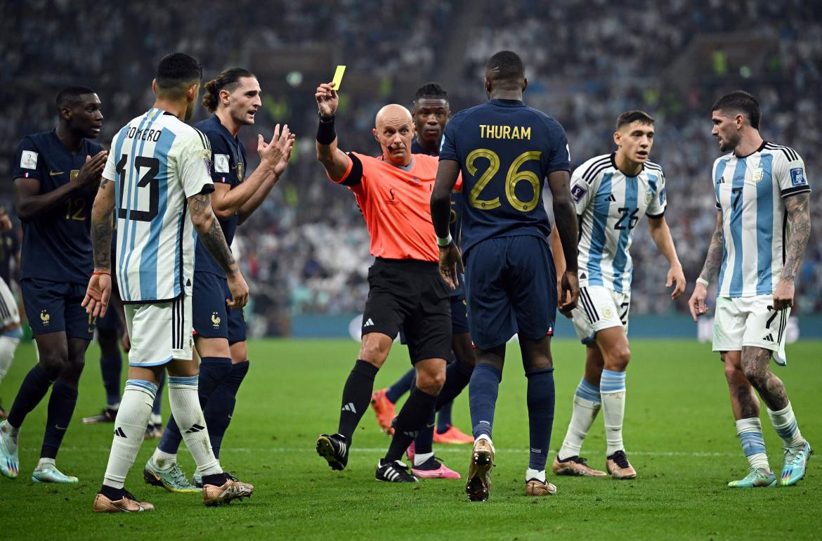 Szymon Marciniak en la final de Argentina-Francia. Foto: Reuters.