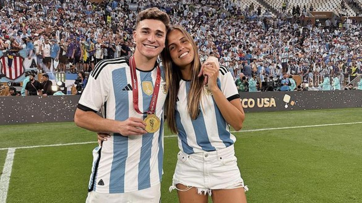 Julián Álvarez y su novia. Foto: Instagram/emiliafferrero.