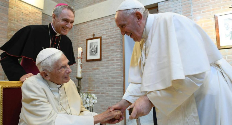 Papa Francisco y Benedicto XVI_Télam 