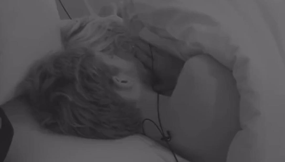 Nacho y La Tora durmiendo juntos. Video: Telefe.