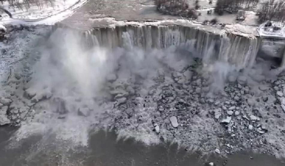 Las Cataratas del Niágara se congelaron parcialmente. NA