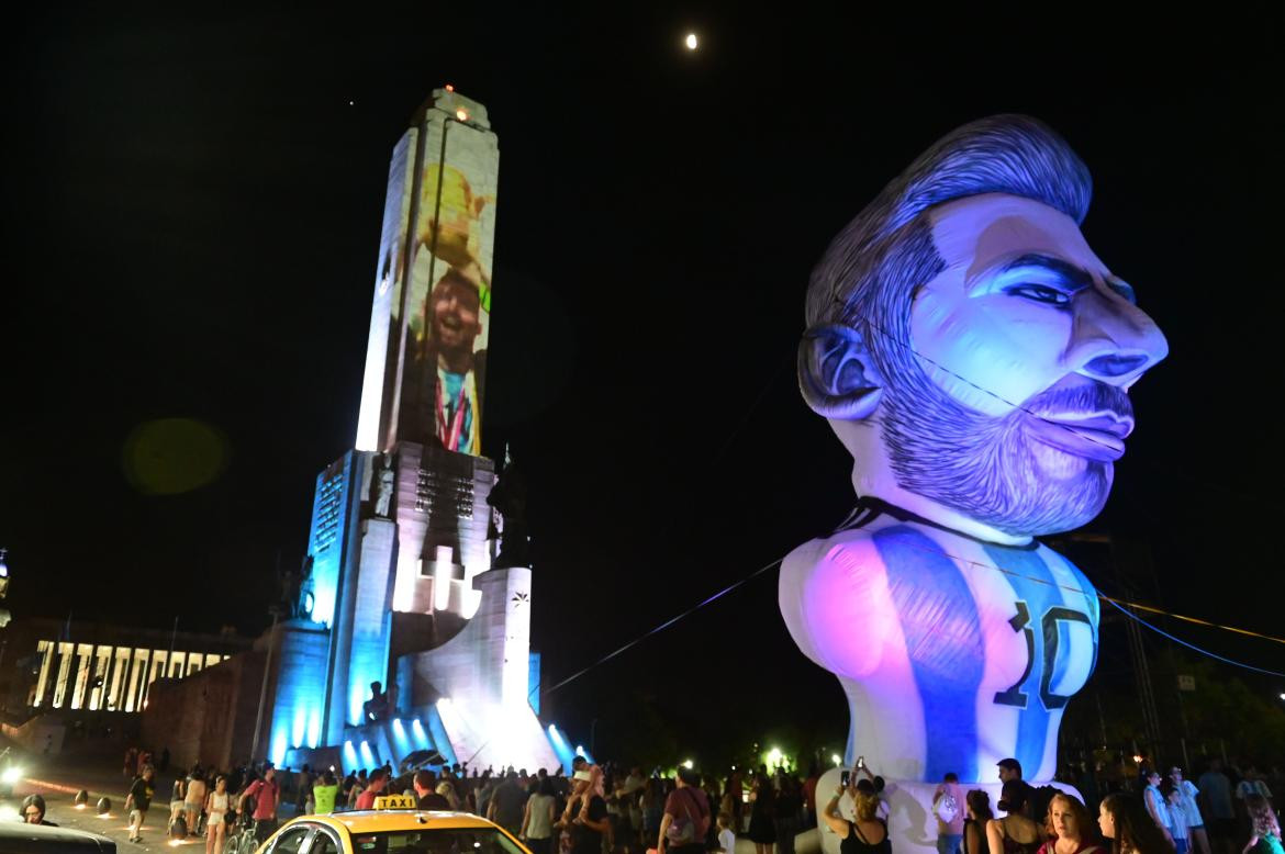 Homenaje a Messi y Di María, Monumento a la Bandera. Foto: Télam