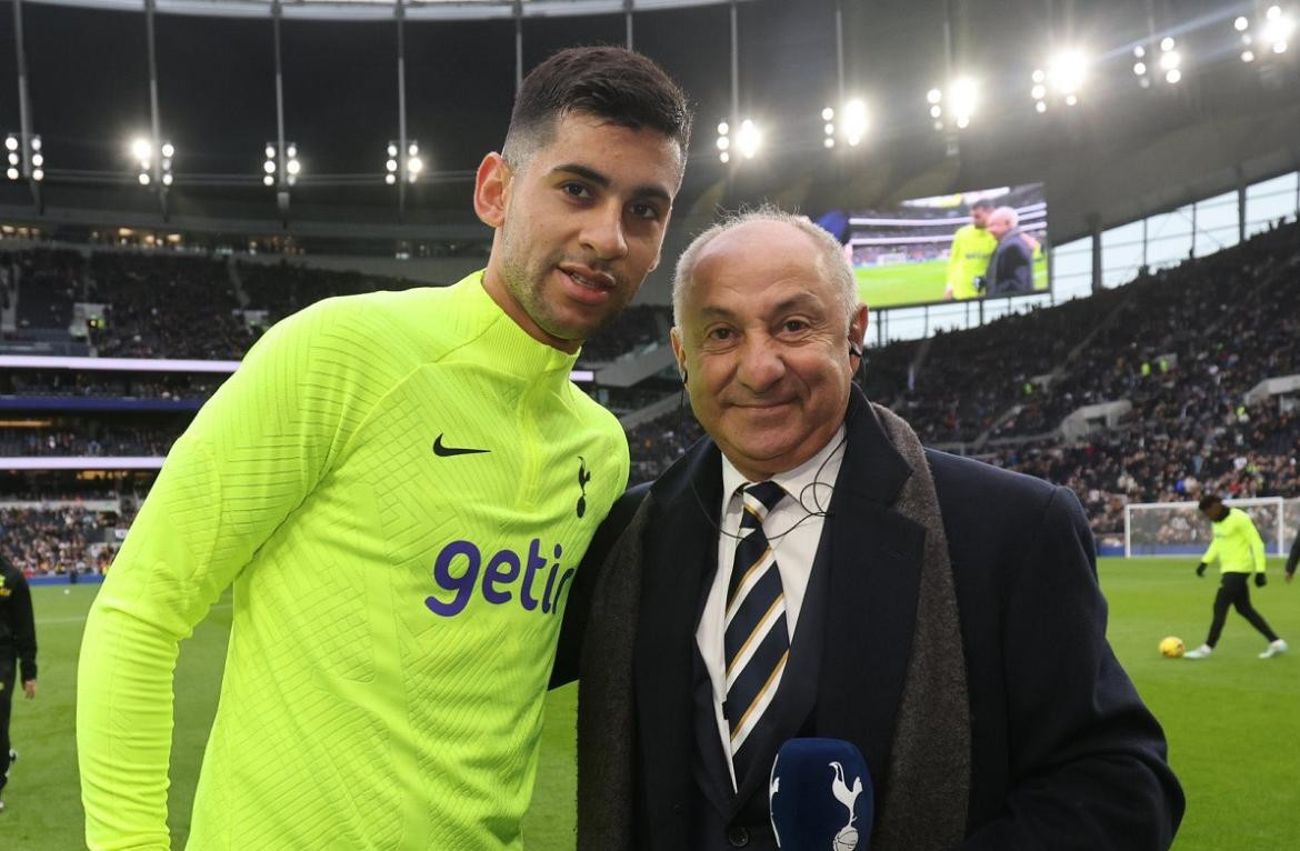 Cristian Romero y Osvaldo Ardiles. Foto: Twitter @Spurs_ES.