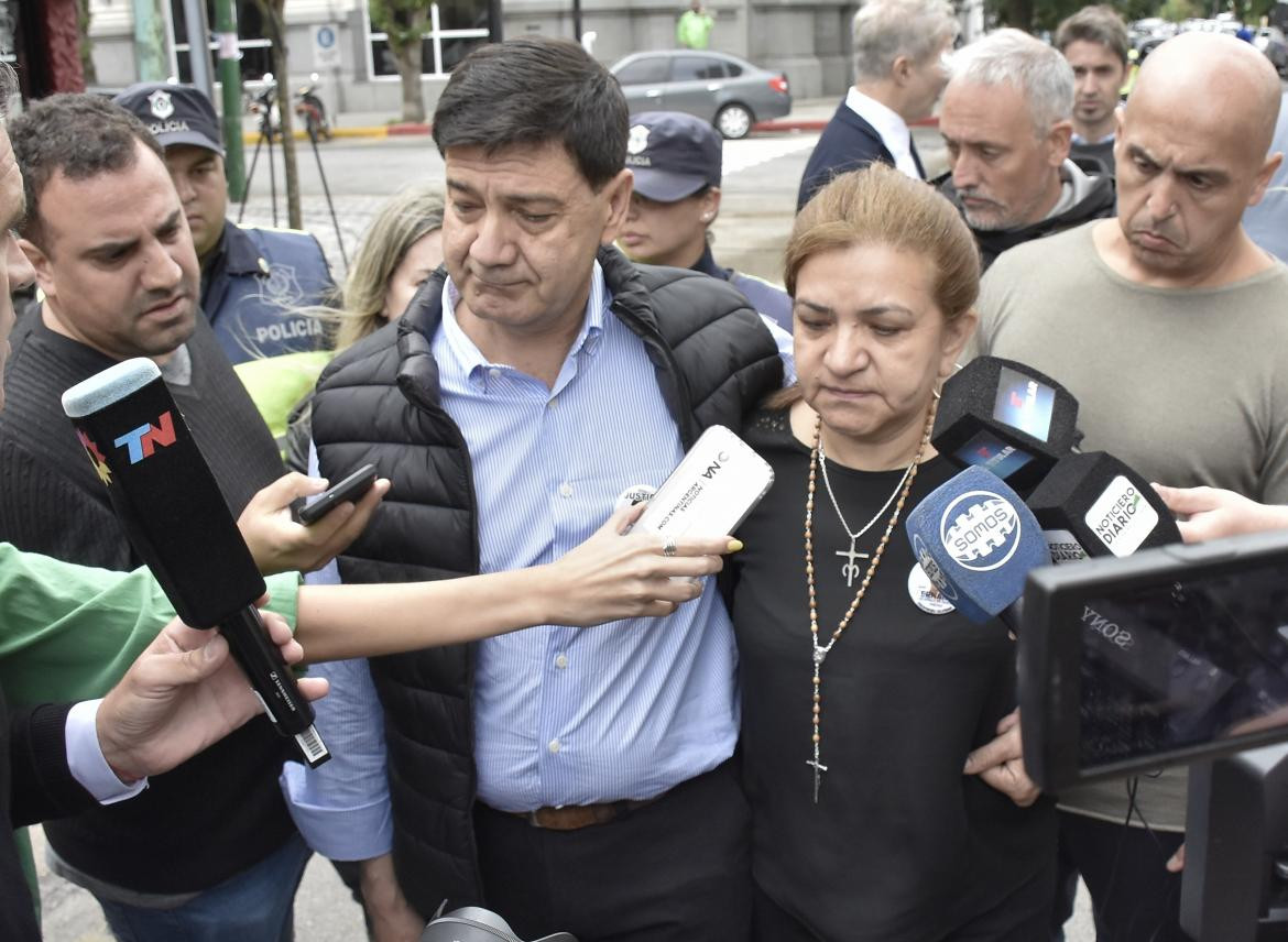 Padres de Fernando Baez Sosa, llegan a los tribunales de Dolores. Foto NA.