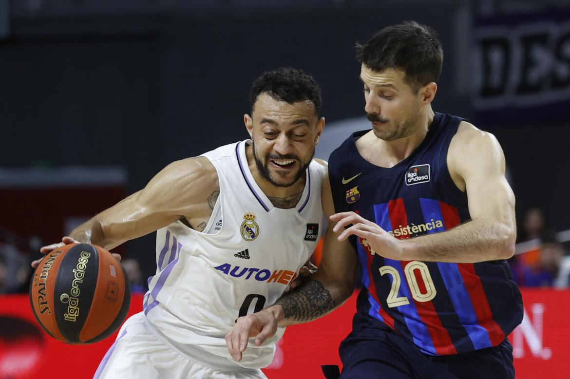 Nicolás Laprovíttola 2; Barcelona-Real Madrid. Foto: EFE.