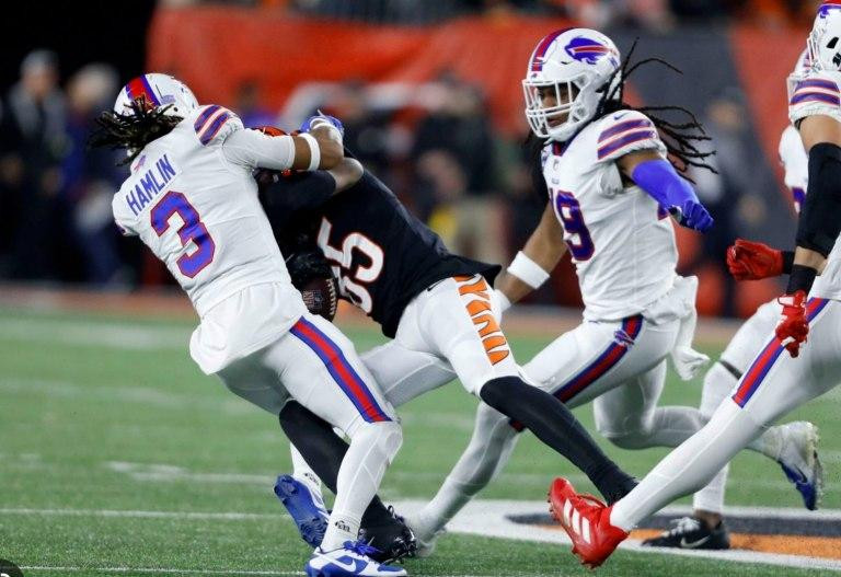 Un jugador de fútbol americano se desplomó en pleno partido y está grave. Foto: NA.