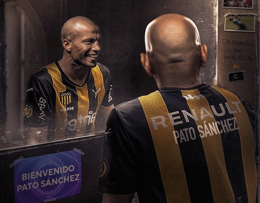 Carlos Sánchez en Peñarol al estilo Gran Hermano. Foto: @OficialCAP.