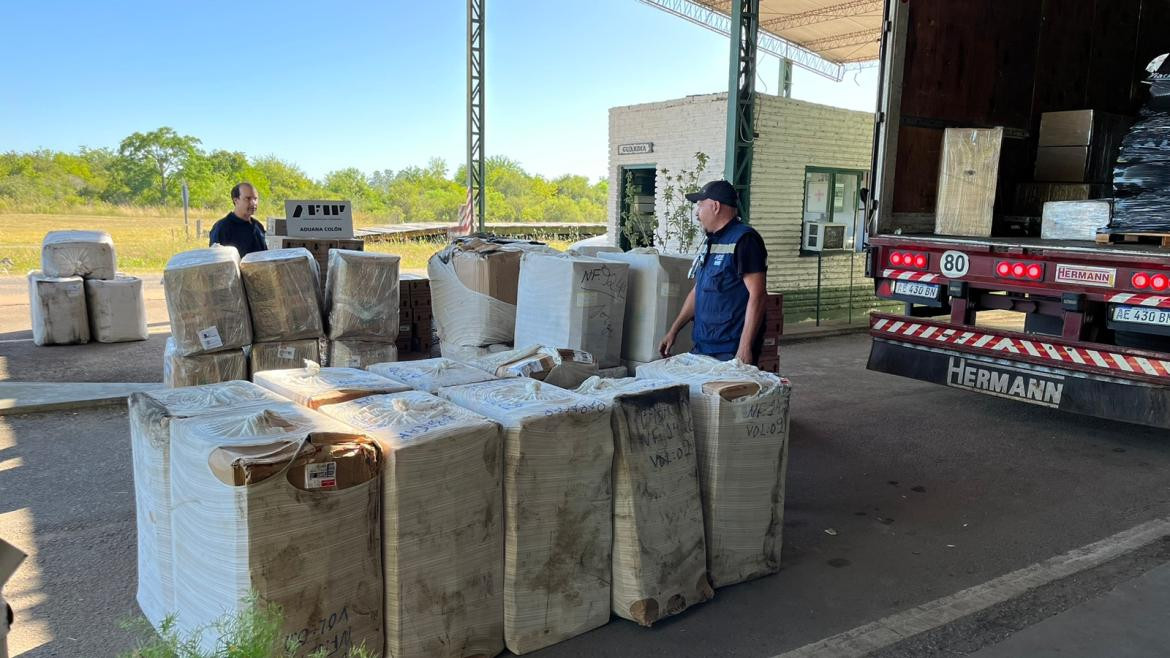 Aduana secuestró mercadería ilegal en Colón. Video: Prensa.