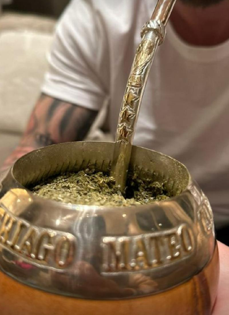 El detalle del mate de Messi. Foto: Instagram/leomessi.