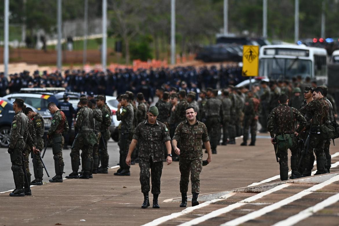 Asalto al poder en Brasil: desmantelan campamentos de bolsonaristas y hay más de 1.200 detenidos. EFE