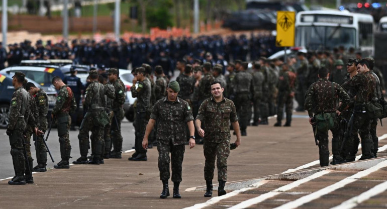Asalto al poder en Brasil: desmantelan campamentos de bolsonaristas y hay más de 1.200 detenidos. EFE