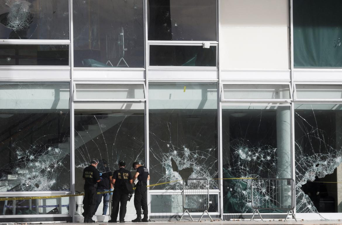 Los destrozos en el edificio de la corte suprema_Reuters