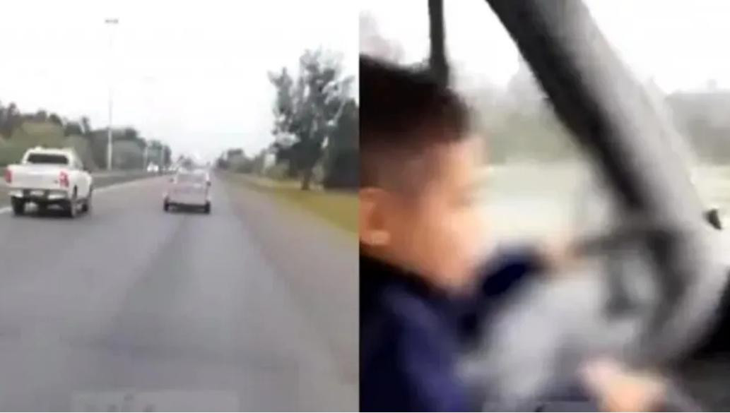 Obligó a su hijo de 7 años a manejar en la autopista_Captura de video