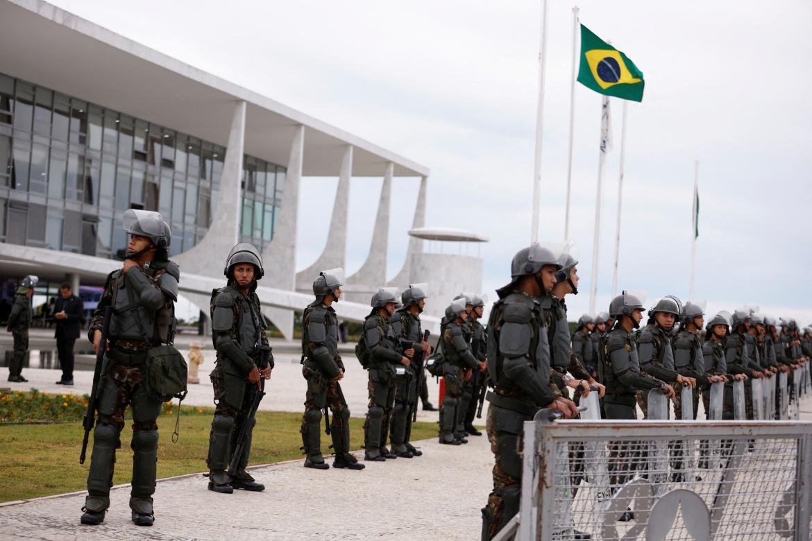 Policía de Brasil custodia los edificios de los tres poderes_Reuters