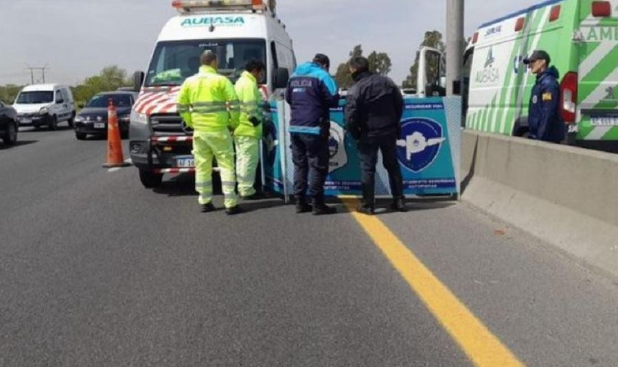 Una pareja discutía sobre la Autopista 25 de Mayo y murió atropellada. NA