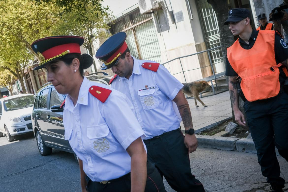 Verónica Onieva y Javier Timoteo, bomberos que atendieron a Fernando Báez Sosa. Foto: Telam.