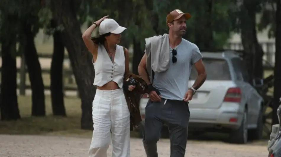 Zaira Nara y Facundo Pieres en Punta del Este. Foto: Gentileza Revista Caras - Federico Bartolo