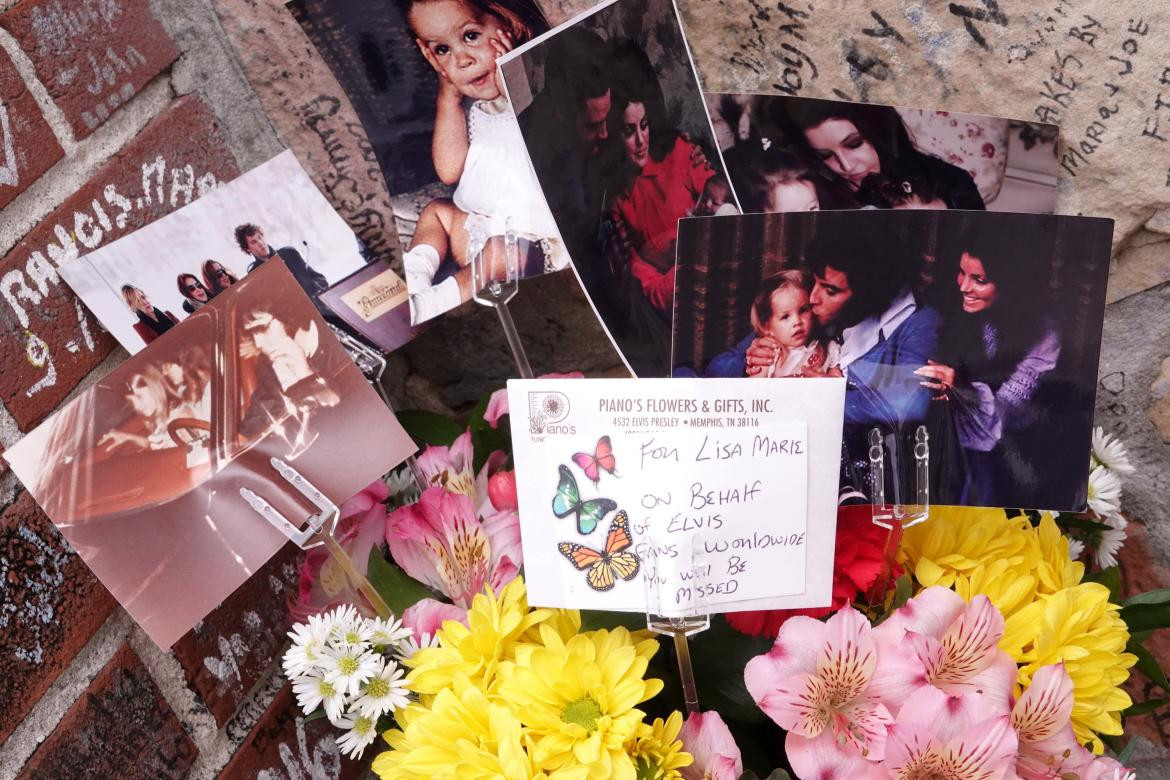 La despedida de los fans de Lisa Marie Presley. Foto: Reuters