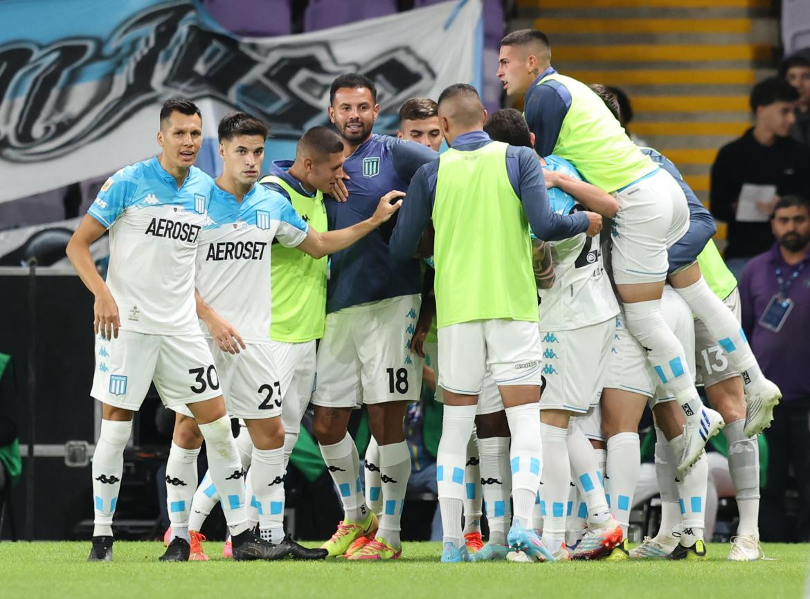 Festejo de Racing ante Boca por la Supercopa Internacional. Foto: EFE.