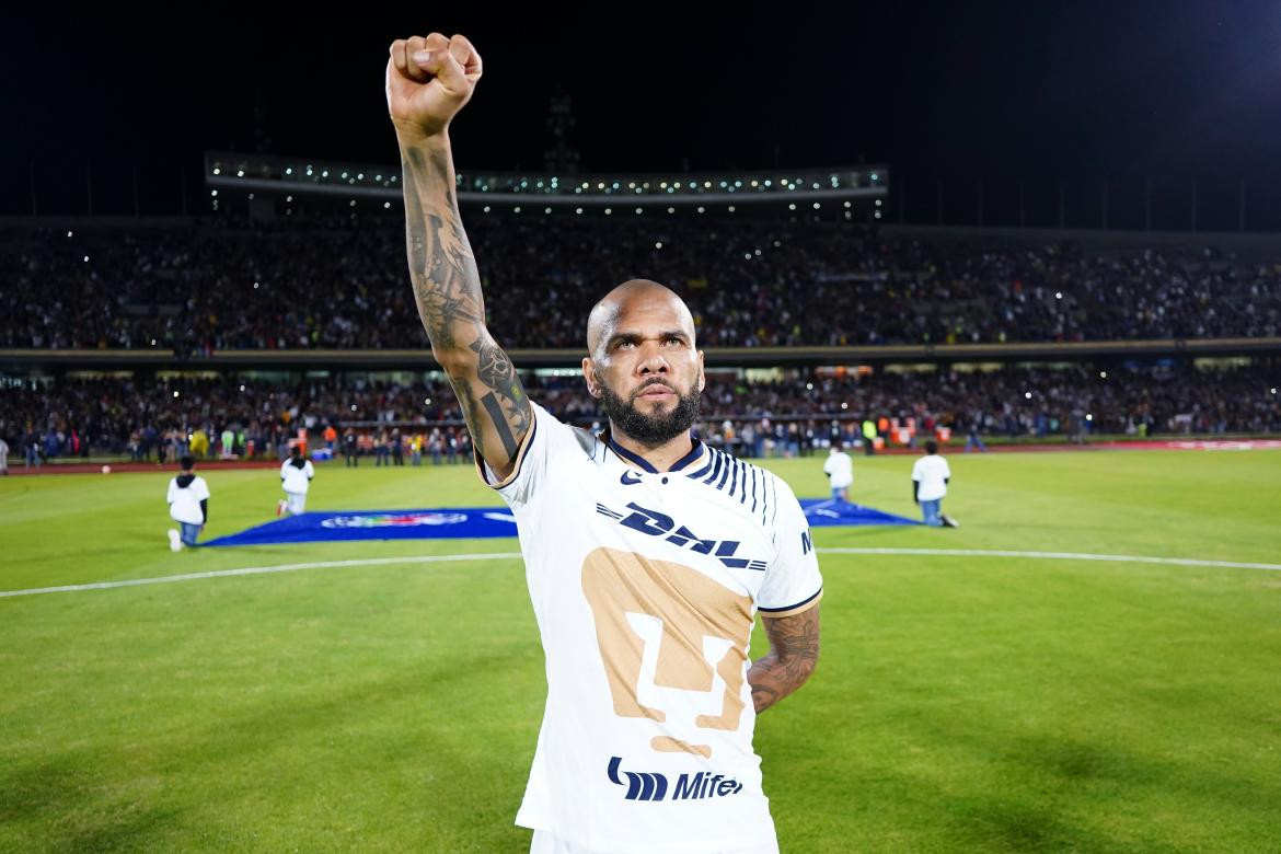 Dani Alves; Pumas de la UNAM. Foto: Twitter @PumasMX.