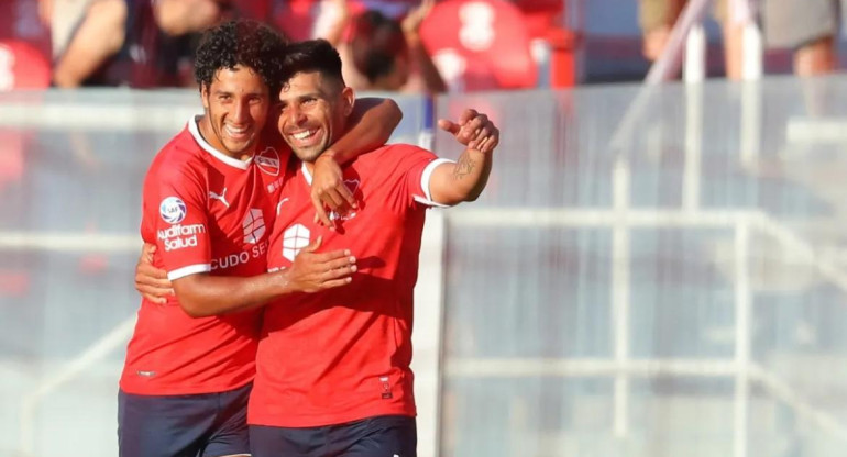 Cecilio Dominguez y Silvio Romero en Independiente. Foto: NA.