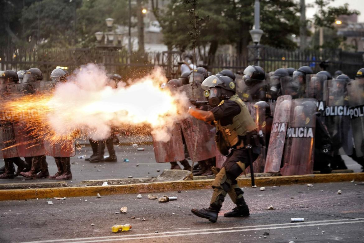 Enfrentamientos en Perú en una nueva jornada de tensiones en Lima. EFE