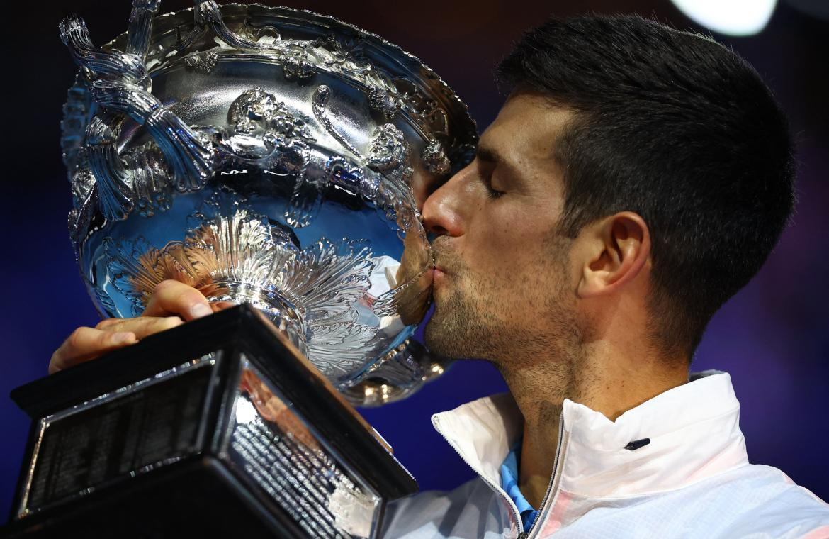 Djokovic con la copa. Foto: NA.