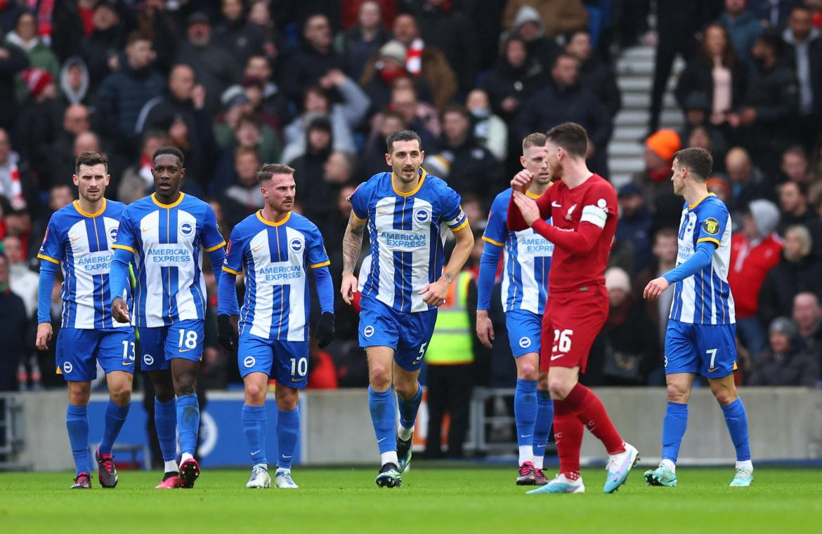 El Brighton de Alexis Mac Allister eliminó a Liverpool, de la FA Cup. Foto: Reuters.