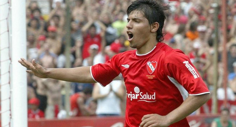 El Kun Agüero cuando jugaba en Independiente. Foto: NA.