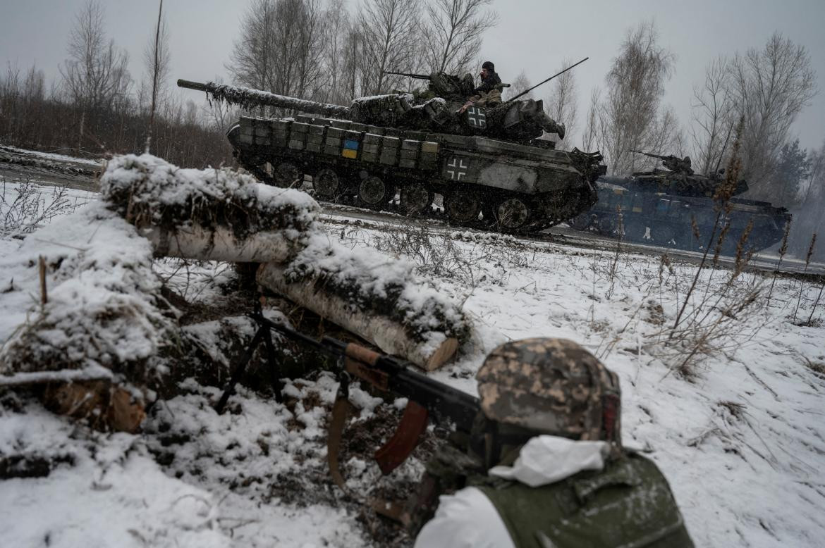 Militares ucranianos asisten a ejercicios de las fuerzas armadas en la frontera con Bielorrusia cerca de Chernobyl_Foto Reuters