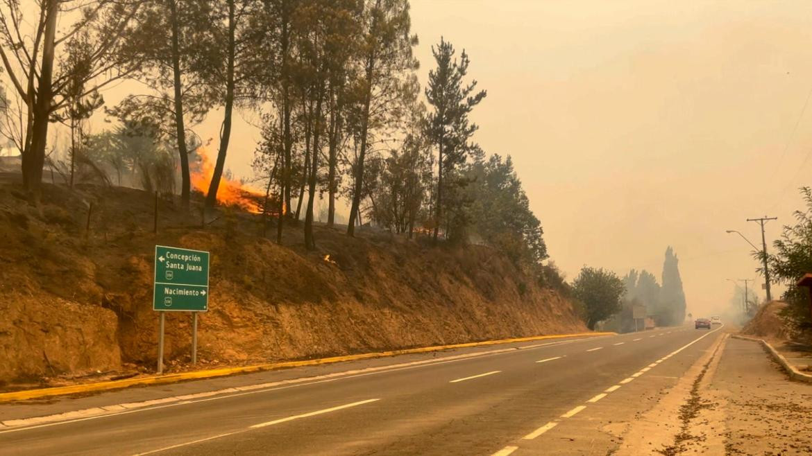 Incendios que afectan las regiones de Biobío y Ñuble en Chile. Foto: EFE