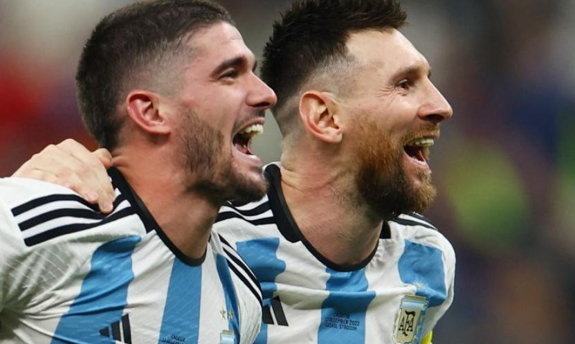 Rodrigo De Paul y Lionel Messi, Selección Argentina. Foto: NA