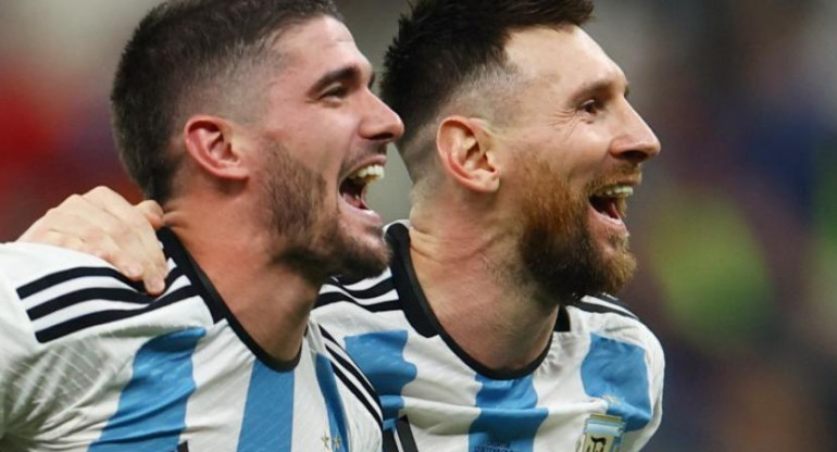 Rodrigo De Paul y Lionel Messi, Selección Argentina. Foto: NA