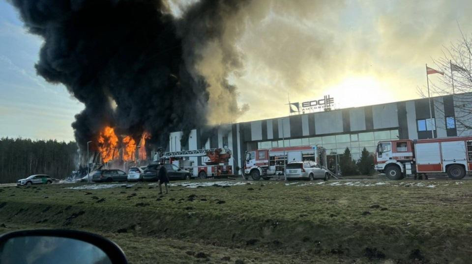 Incendio en fábrica de drones en Lituana. Foto: Twitter @diariojornada