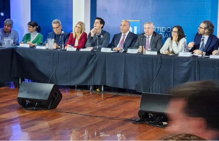 Alberto Fernández y representantes del Frente de Todos. Foto: NA