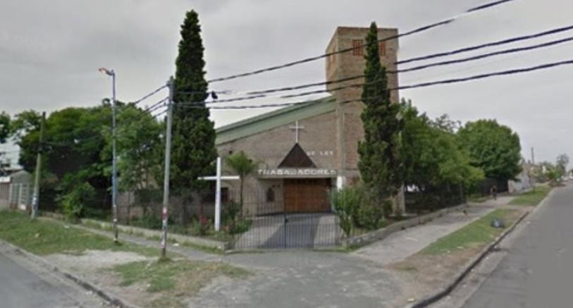 La iglesia donde casi ocurre el femicidio en Lanús. Foto: NA