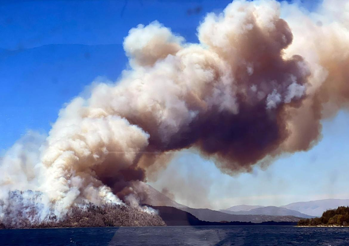 Incendios en el Parque Nacional Los Alerces, Chubut. Foto: Télam