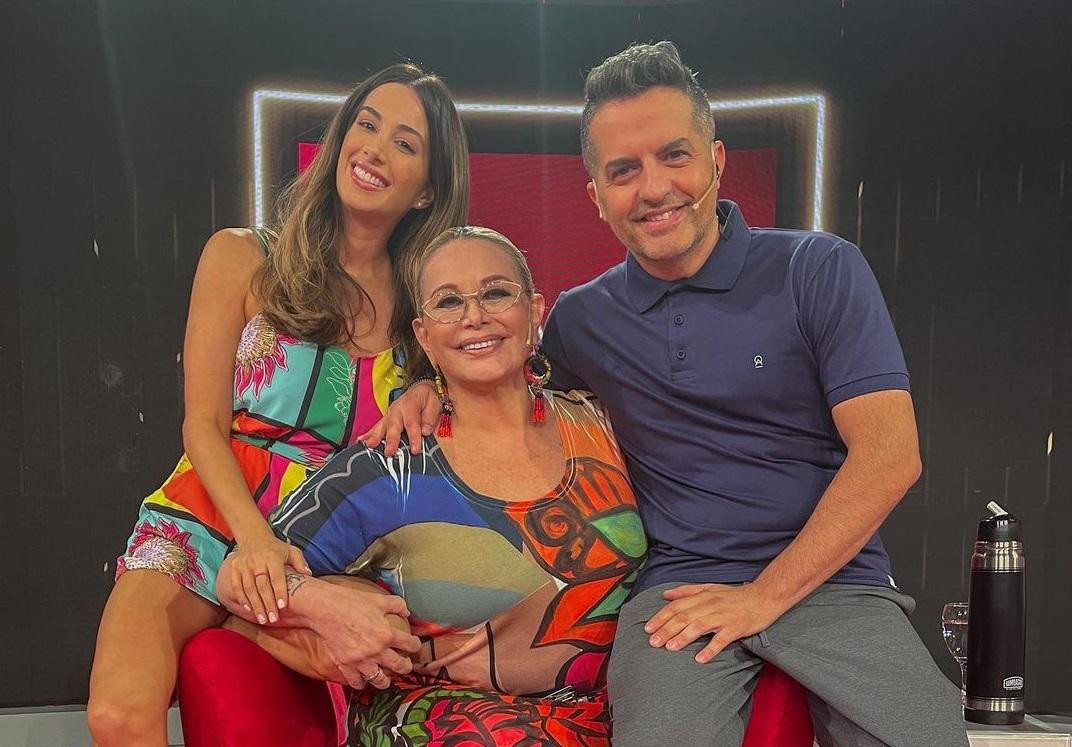 Estefania Berardi con Carmen Barbieri y Ángel de Brito. Foto: Instagram @estefaniaberardi.