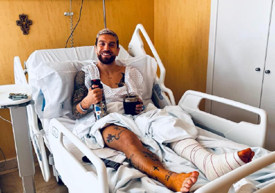 Papu Gómez tras ser operado. Foto: Instagram @papugomez_official