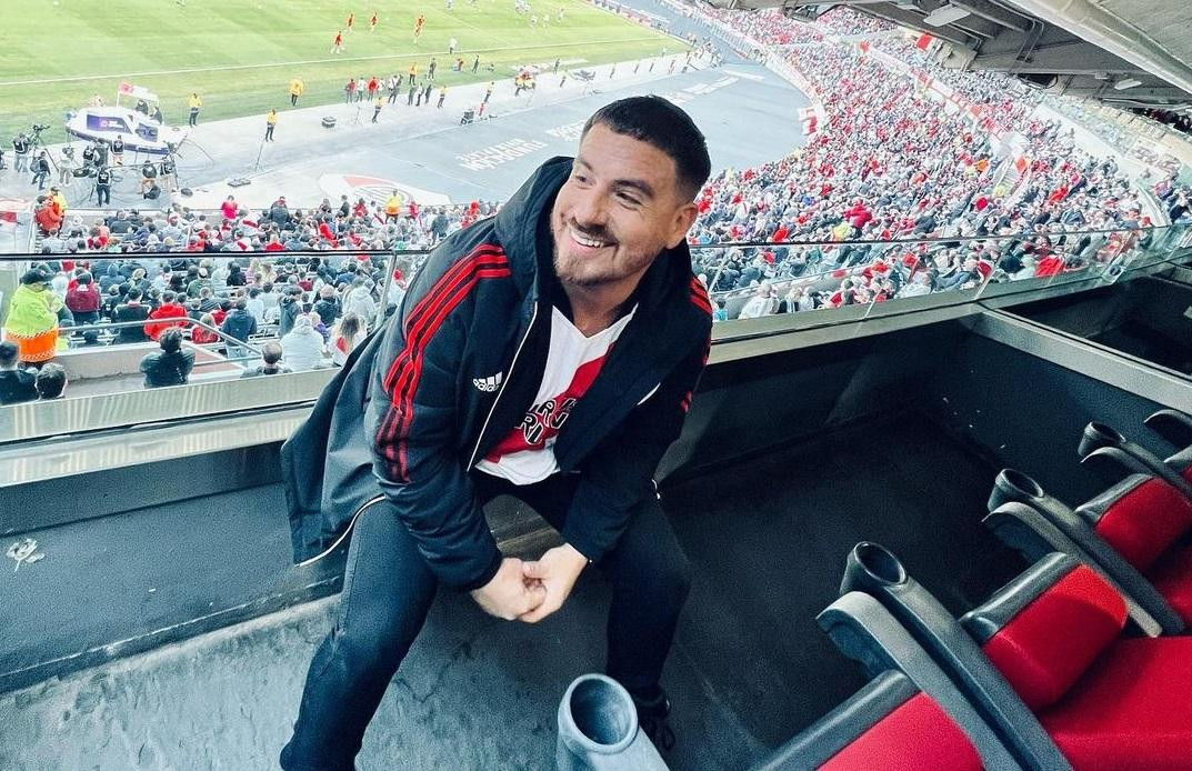 Federico Bal en la cancha de River. Foto: Instagram @balfederico.