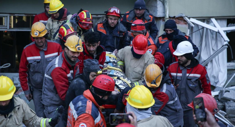 Siguen los rescates en Siria y Turquía. Foto: EFE.