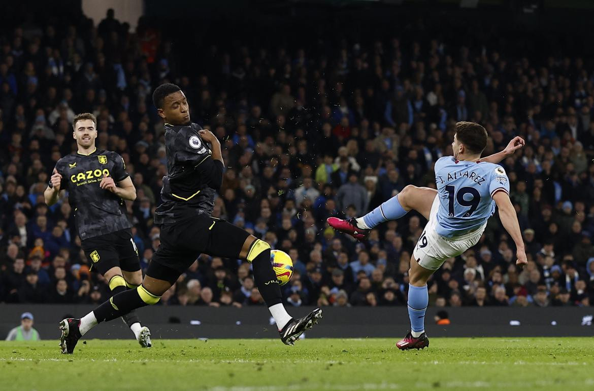 Julián Álvarez; Manchester City-Aston Villa. Foto: Reuters.