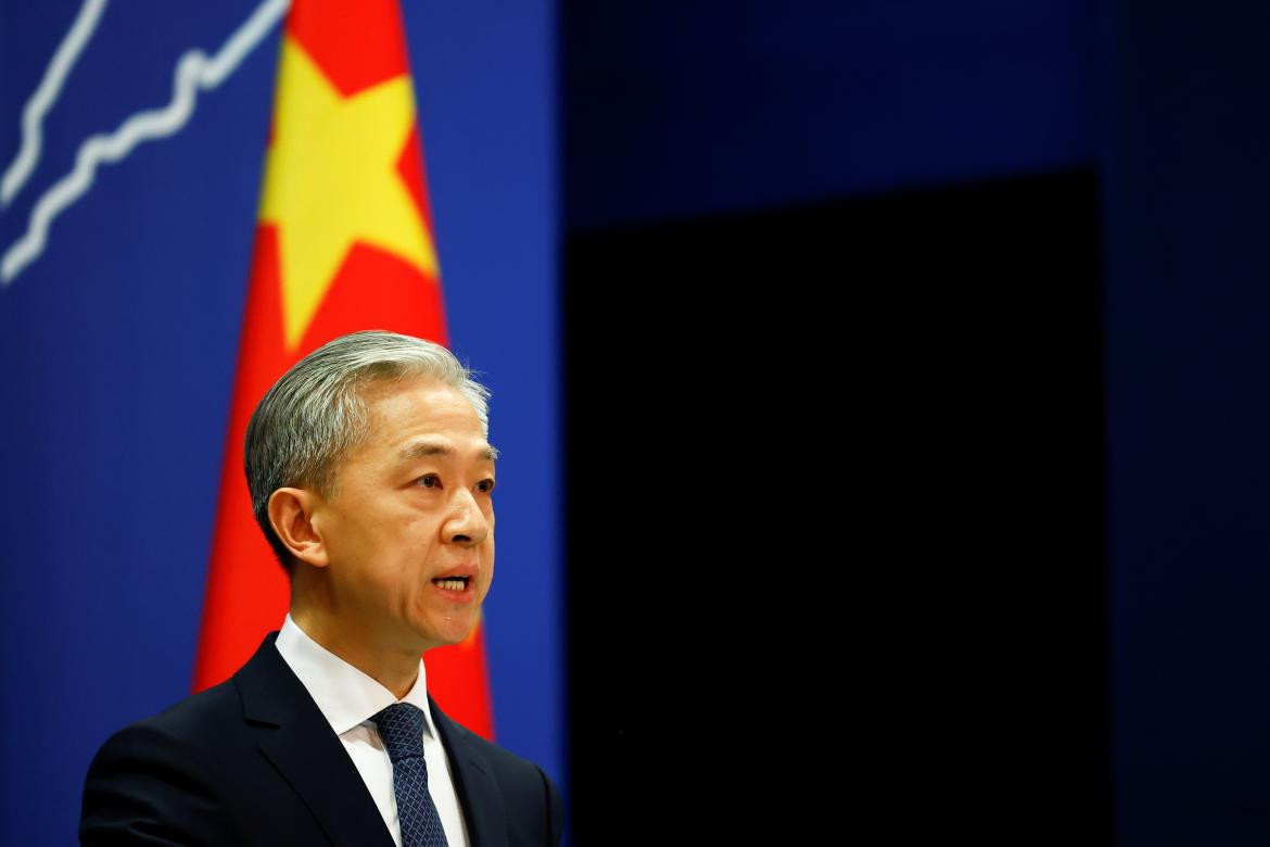 El portavoz del Ministerio de Asuntos Exteriores chino, Wang Wenbin. Foto: REUTERS.