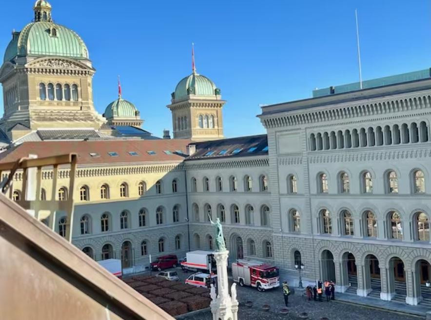 El operativo en el parlamento suizo. Foto: Blick.
