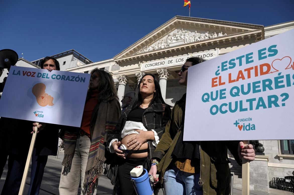El Congreso de Diputados de España aprobó hoy de manera definitiva una reforma de la ley del aborto que devuelve el derecho a la interrupción del embarazo a las menores de 16 y 17 años sin necesidad de contar con permiso paterno. Foto Télam