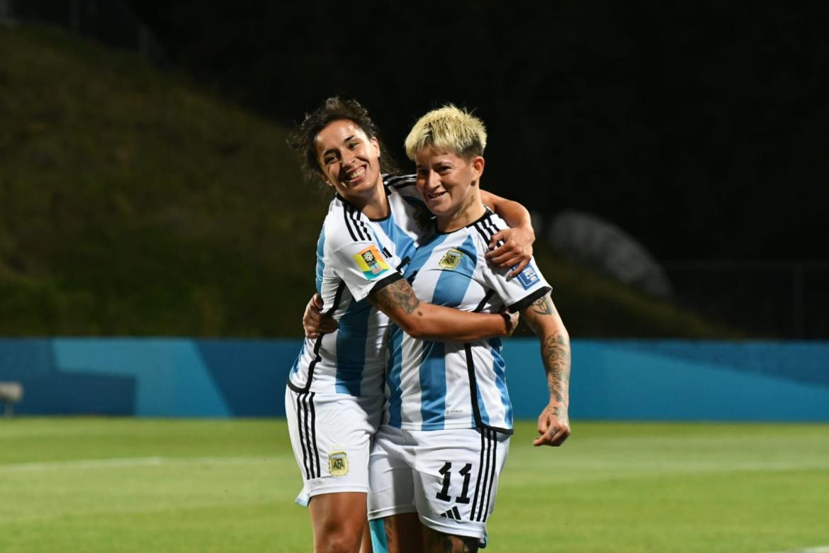 Festejo de la Selección femenina ante Chile en amistoso previo al Mundial. Foto: @Argentina.