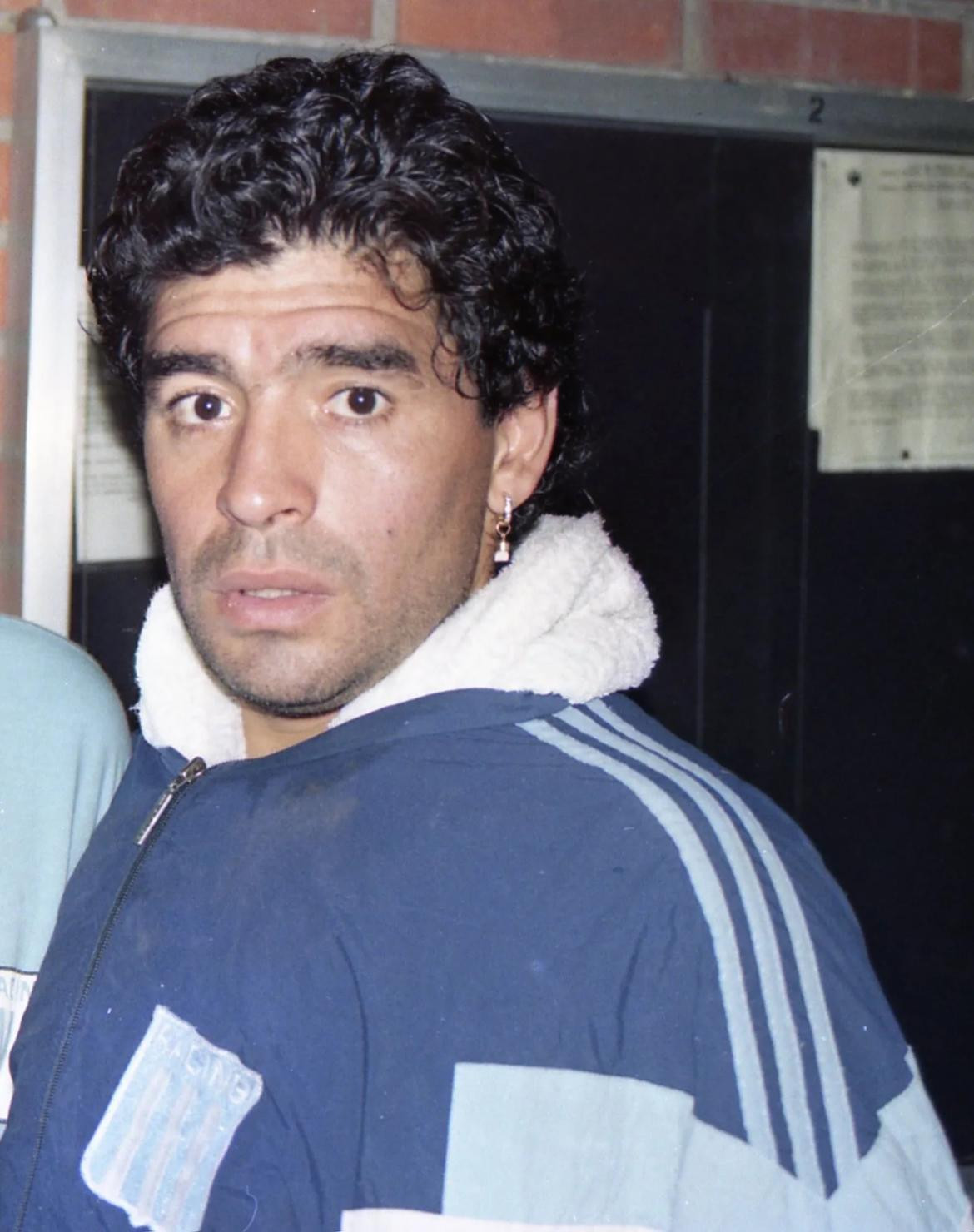 Diego Maradona con indumentaria de Racing. Foto: Daniela DAdamo.